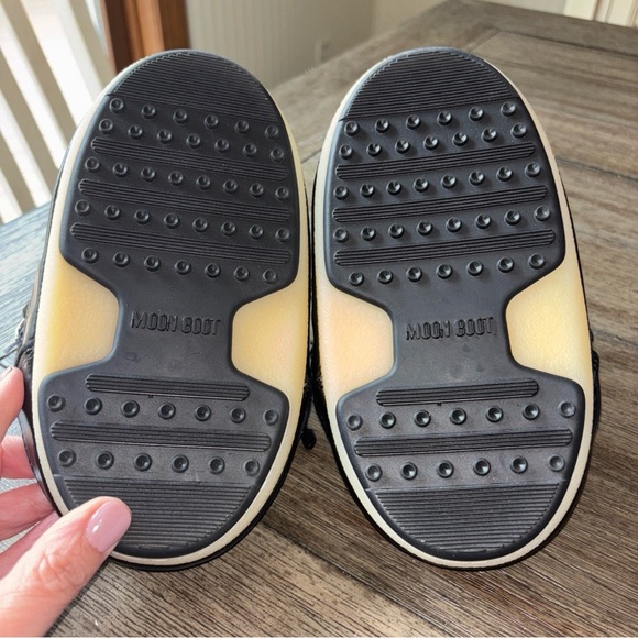 Moon Boot Black Mules Sleek Slip-On Comfort - Picture 11 of 11